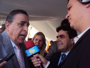 Deputado comemora conquista de universidade estadual gratuita para Divinópolis - Vice Governador anuncia estadualização da Funedi/UEMG. domingos - uemg